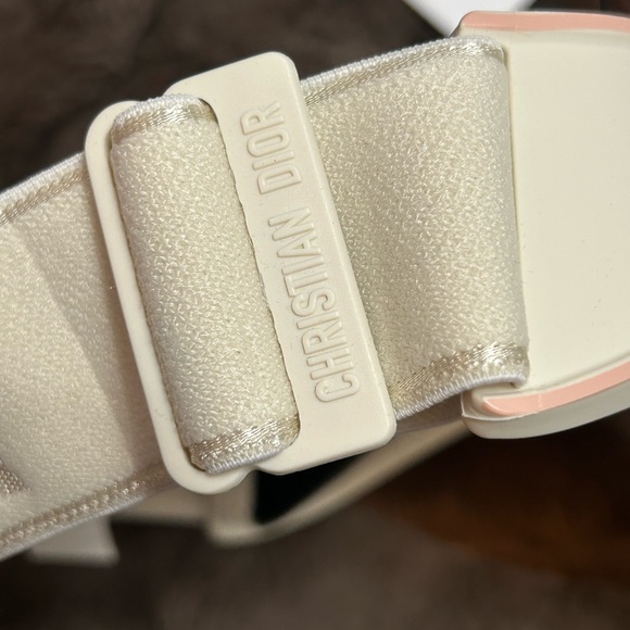 *NWT* CHRISTIAN DIOR UNISEX VISOR IN SOLD OUT PEACH/WHITE COMBINATION. MUST SEE! - Picture 6 of 11